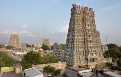 1024px-India_-_Madurai_temple_-_0781